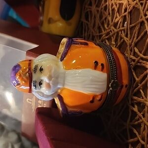 Villeroy and boch hinged porcelain collectable. 4" very rare